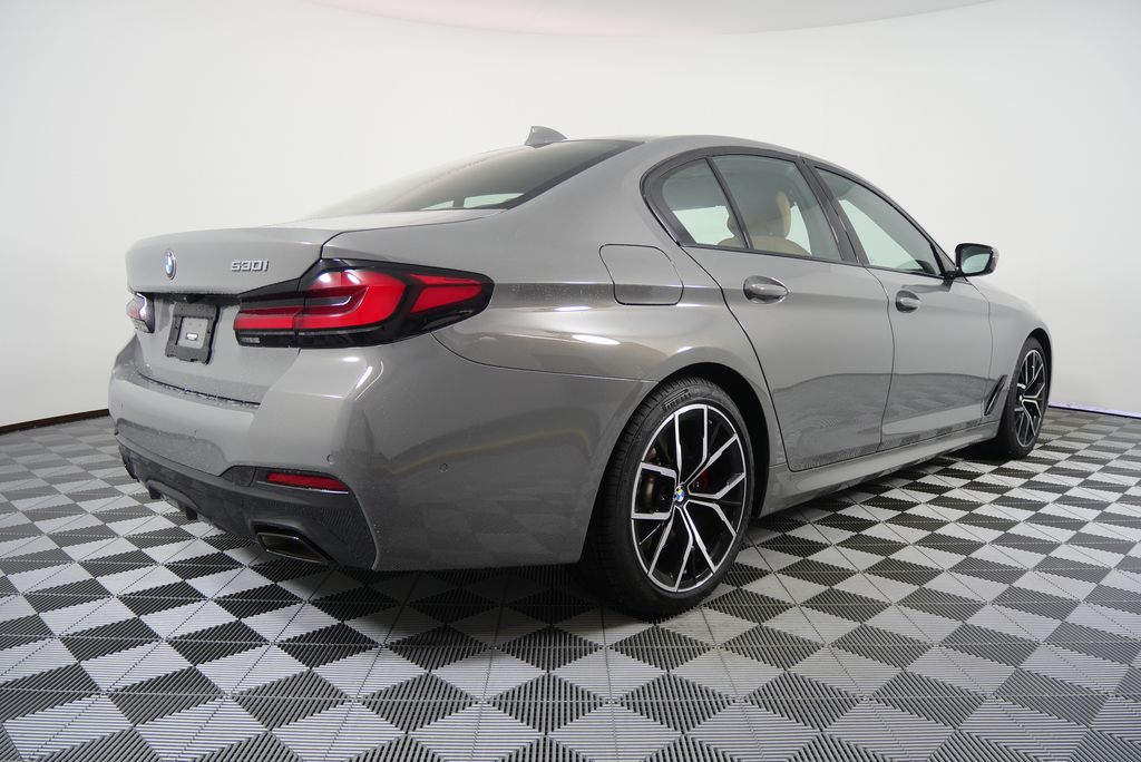 Thumbnail: 2022 BMW 5 Series - 3
