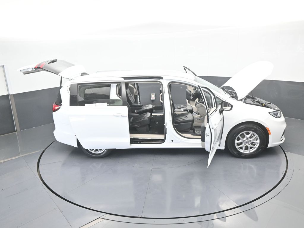 Used 2023 Bright White Clearcoat Chrysler Touring L image 69