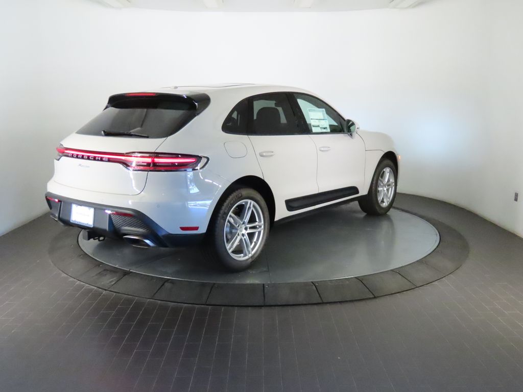 Thumbnail: 2026 Porsche Macan - 7