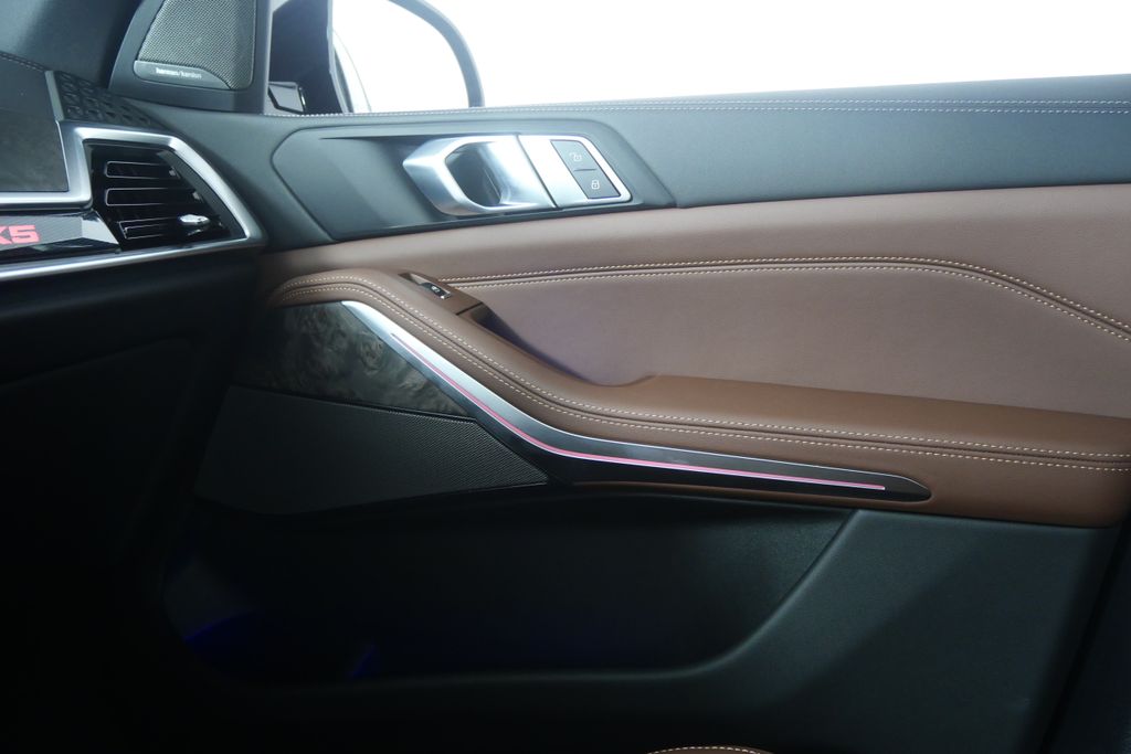 Thumbnail: 2026 BMW X5 - 25