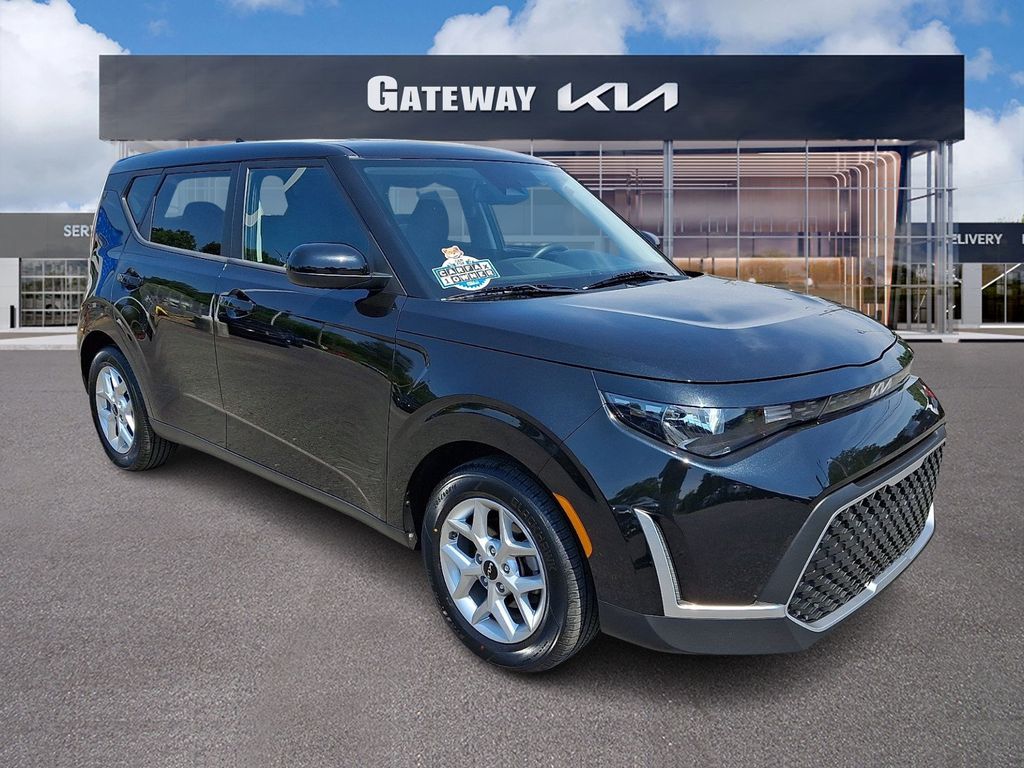 Fusion Black 2023 Kia Soul SUV / Crossover Front-Wheel Drive Continuously Variable Transmission