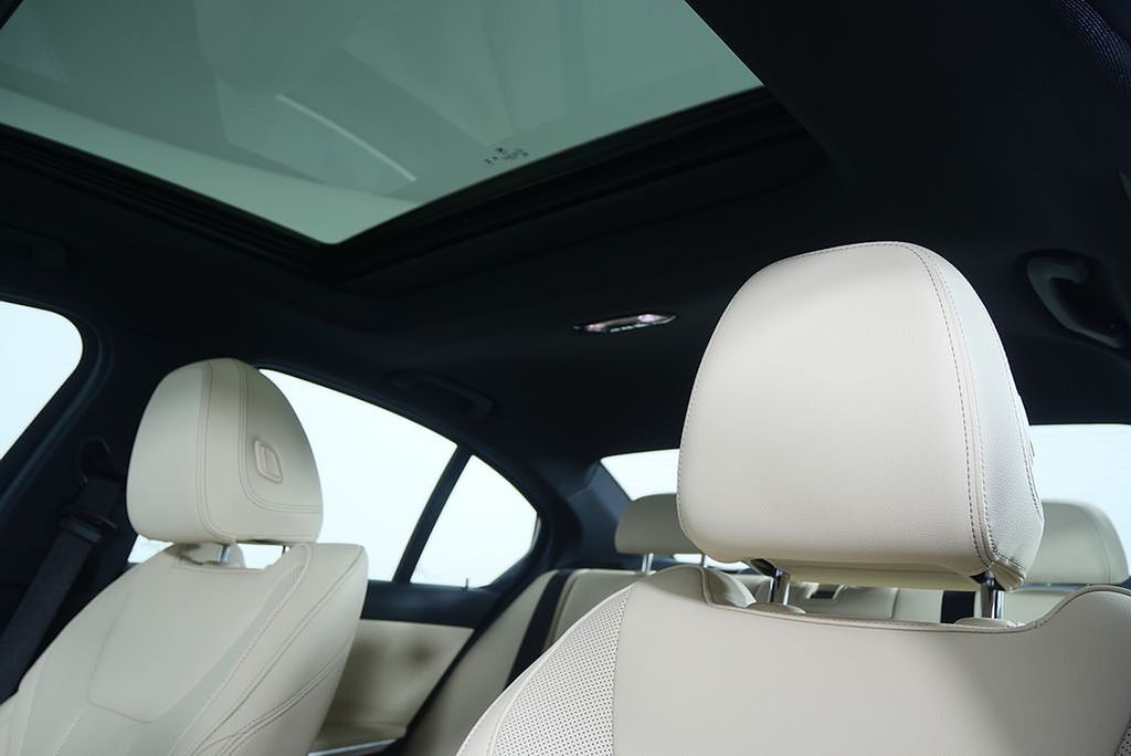 Thumbnail: 2024 BMW 3 Series - 12