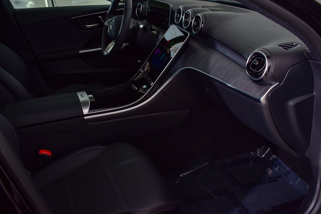 Thumbnail: 2025 Mercedes-Benz C-Class - 27