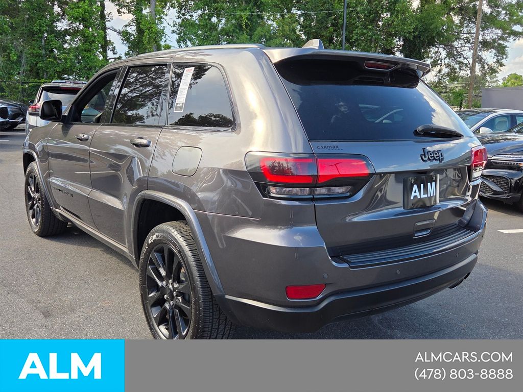 Used 2017 Gray Jeep Altitude image 4