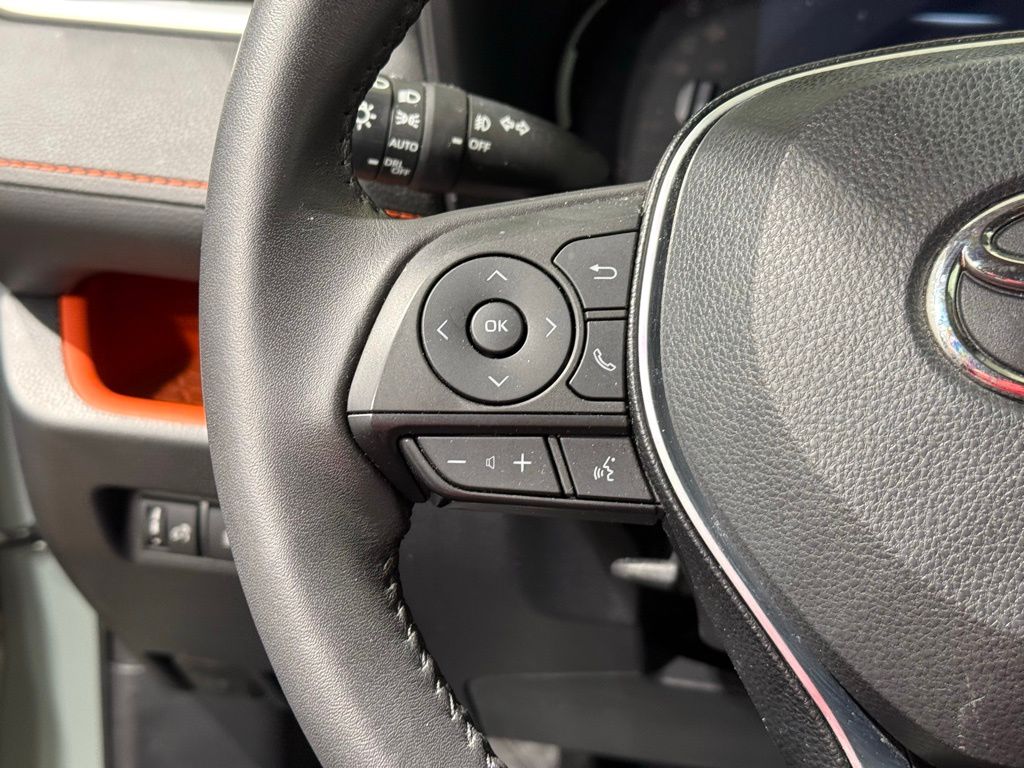 Thumbnail: 2020 Toyota RAV4 - 23