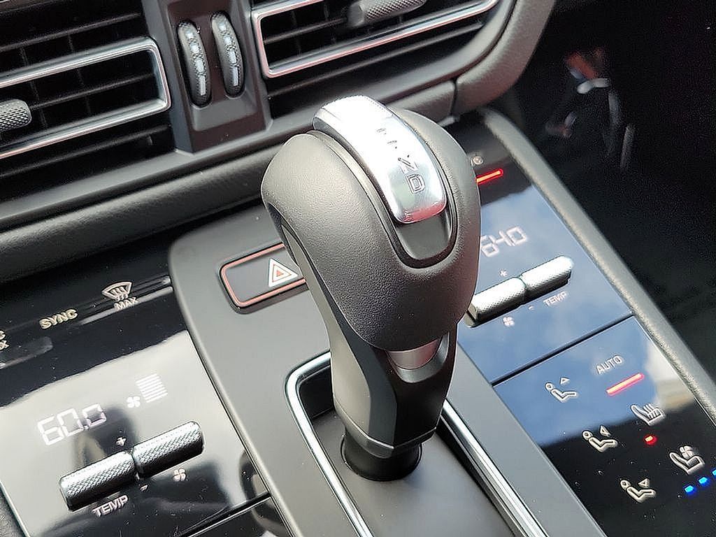 2025 Porsche Macan  15