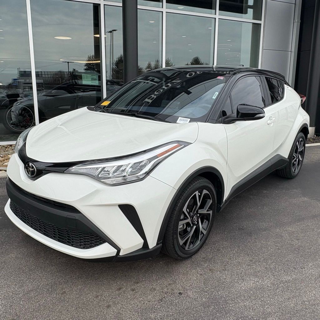 Used 2020 White Toyota XLE image 2