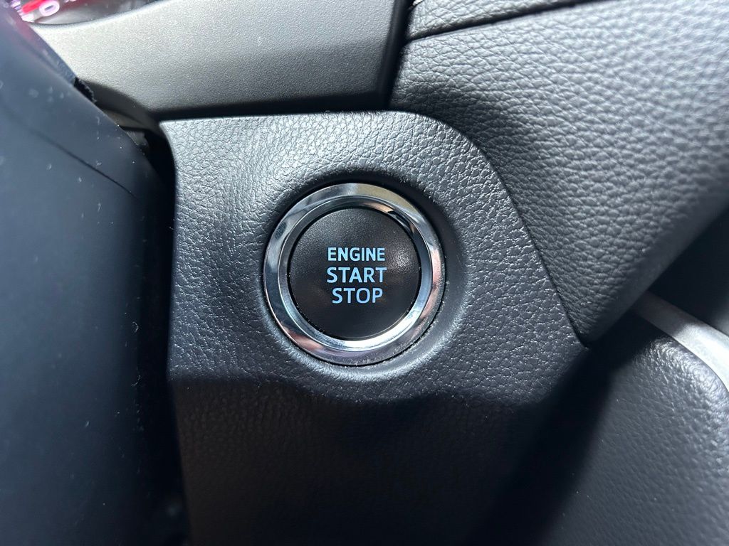 2021 Toyota RAV4 XLE Premium 26