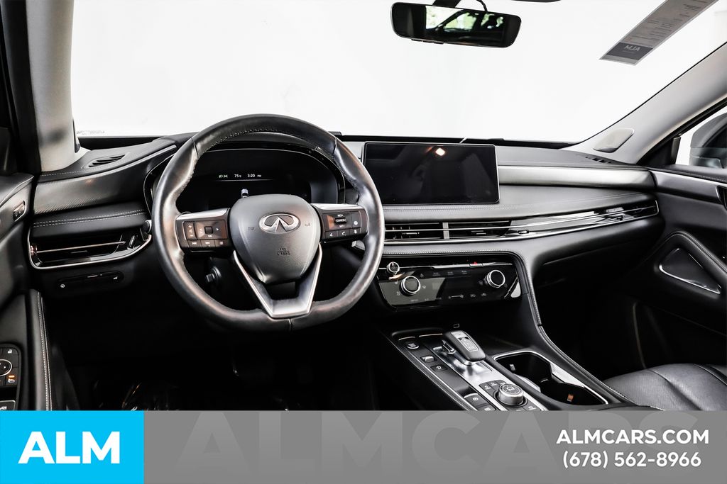 Used 2024 White INFINITI LUXE image 27