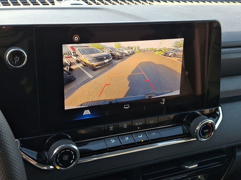 Thumbnail: 2024 Chevrolet Colorado - 18