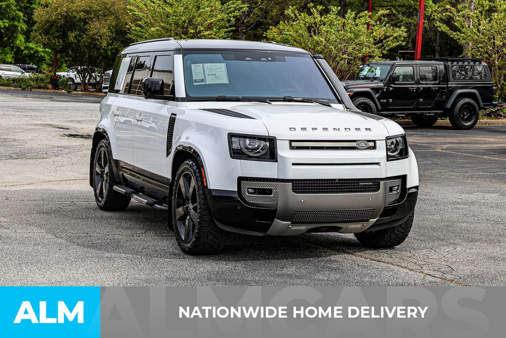 Used 2022 White Land Rover X-Dynamic SE image 4