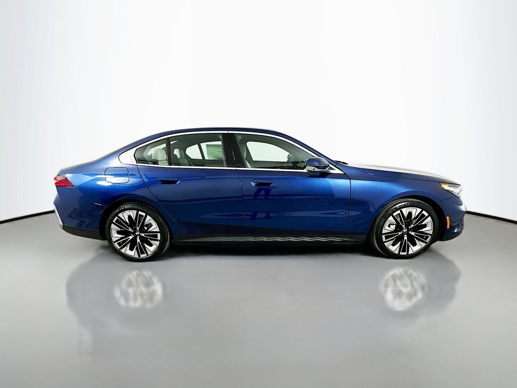 Thumbnail: 2026 BMW i5 - 4