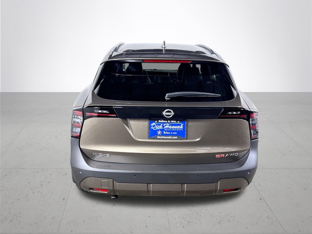 2025 Nissan Kicks SR