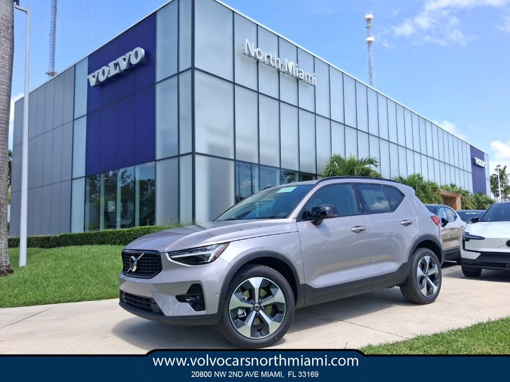 2026 Volvo XC40 B4 Plus