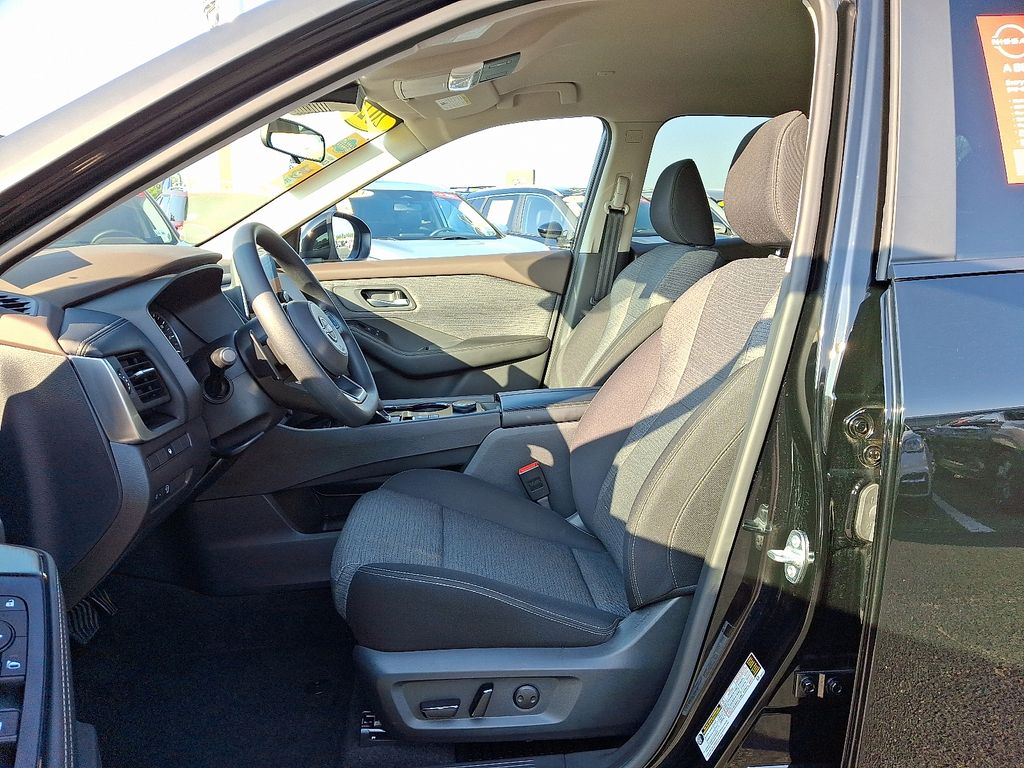Thumbnail: 2023 Nissan Rogue - 14