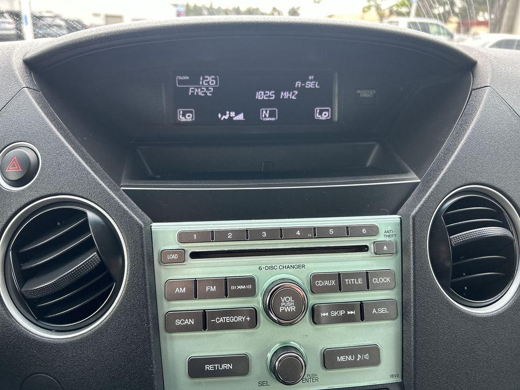 Thumbnail: 2011 Honda Pilot - 16