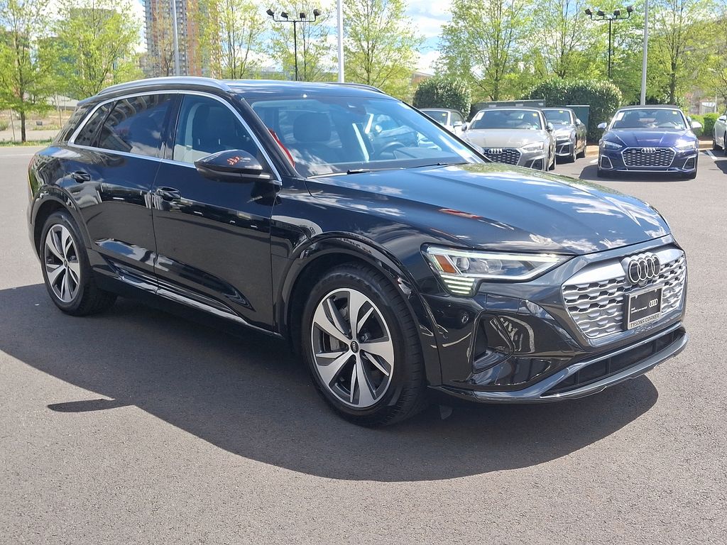 2024 Audi Q8 e-tron Premium Plus 3