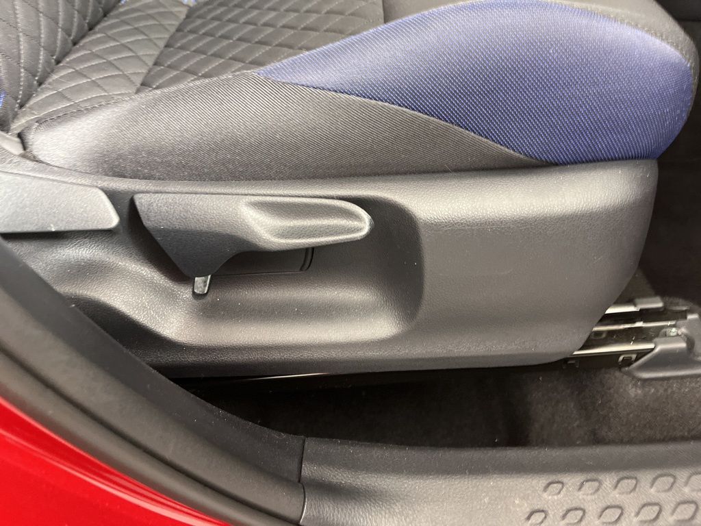 Thumbnail: 2020 Toyota C-HR - 6