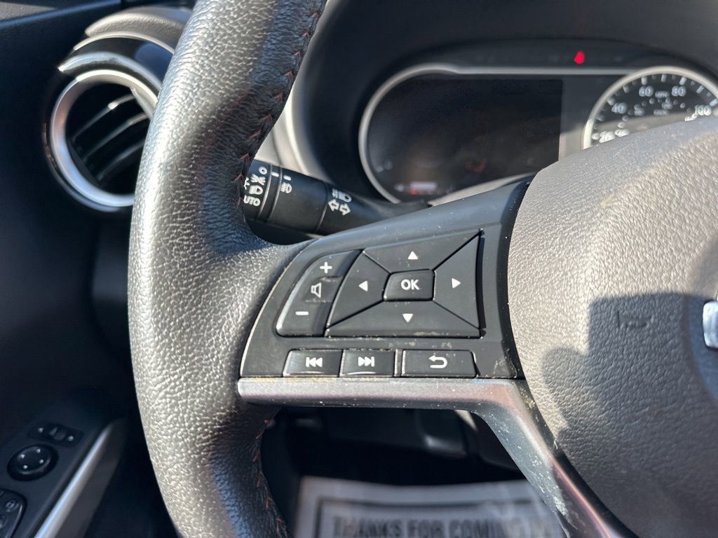 2020 Aspen White/Super Black Nissan Kicks SR FWD SUV