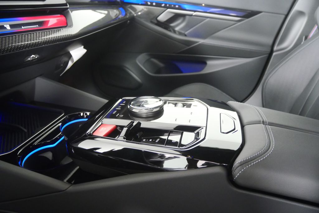 Thumbnail: 2027 BMW M5 - 23
