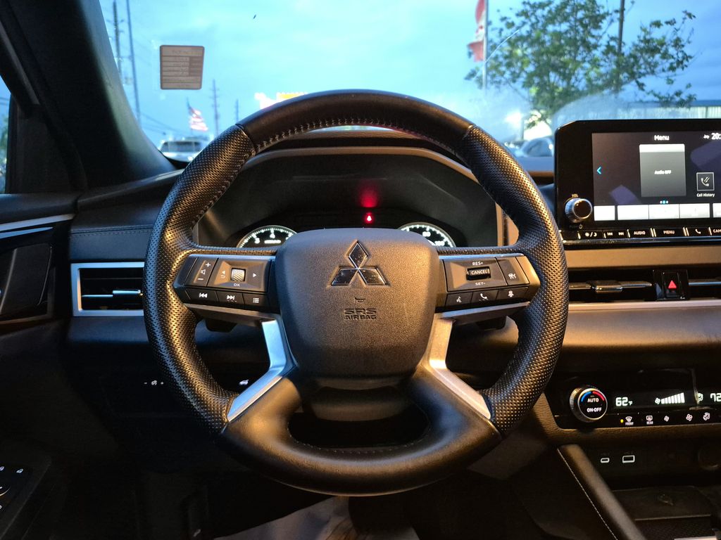2022 Mitsubishi Outlander SE White at North Houston Mitsubishi