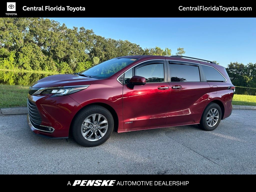 Thumbnail: 2021 Toyota Sienna - 1