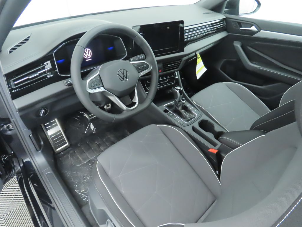 Thumbnail: 2025 Volkswagen Jetta - 9