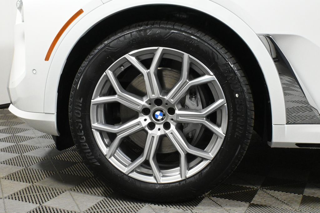 Thumbnail: 2025 BMW X7 - 12