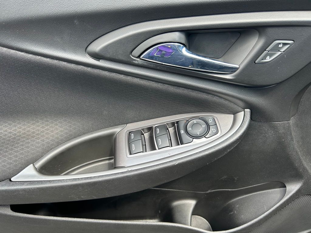 Thumbnail: 2019 Chevrolet Malibu - 25