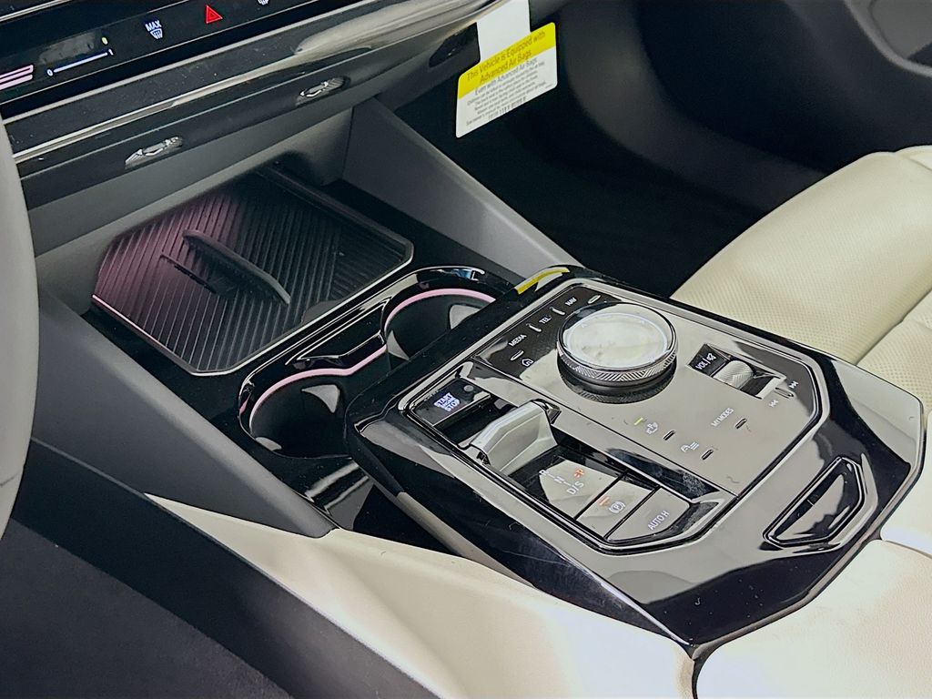 Thumbnail: 2026 BMW 5 Series - 15