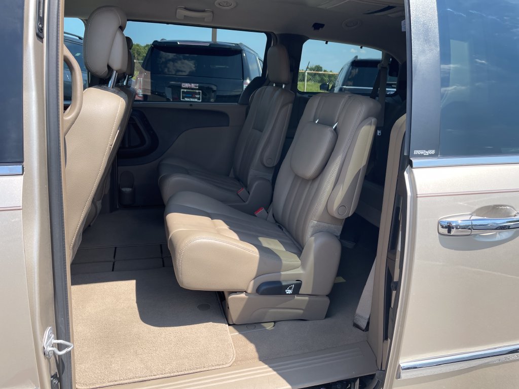 2013 Chrysler Town & Country #19
