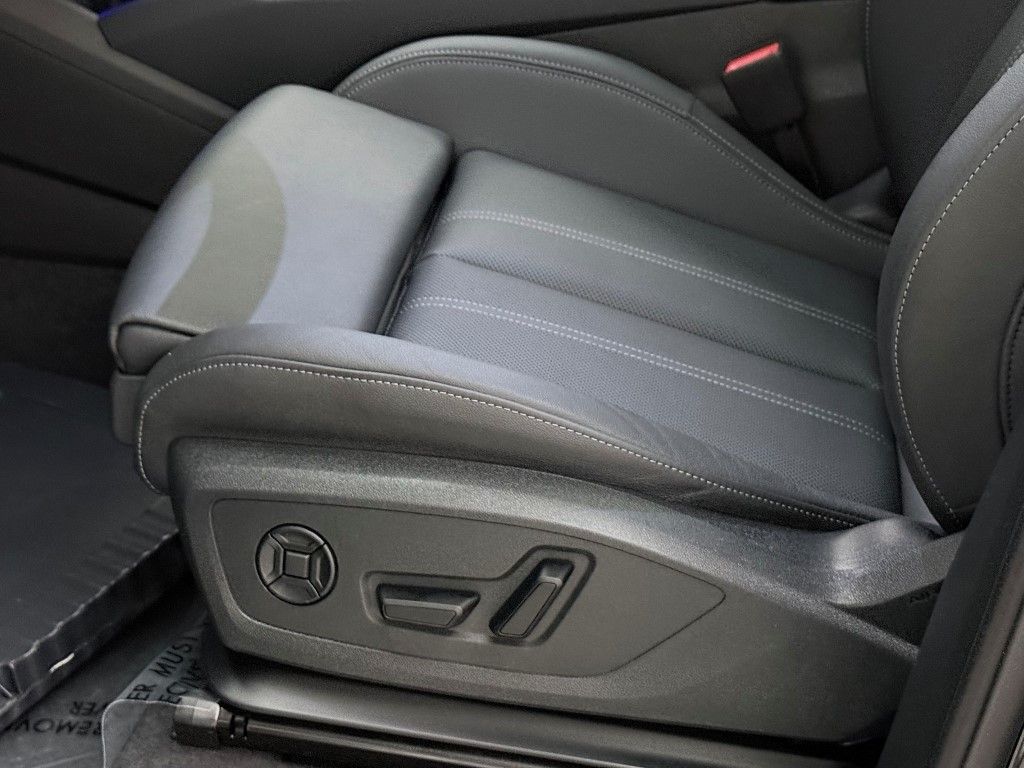 Thumbnail: 2025 Audi Q6 e-tron - 30