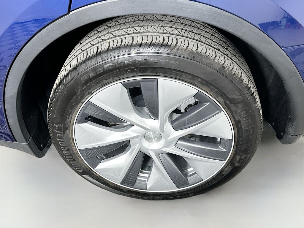 2023 Tesla Model Y Long Range 28