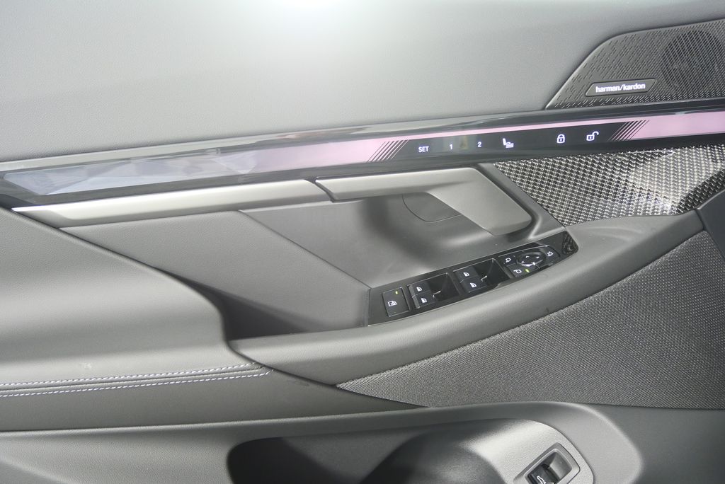 Thumbnail: 2026 BMW i5 - 8