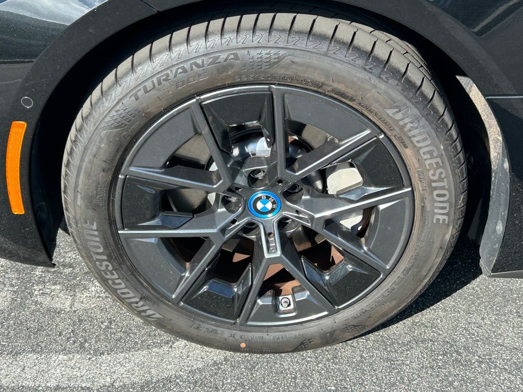 Thumbnail: 2023 BMW i4 - 9