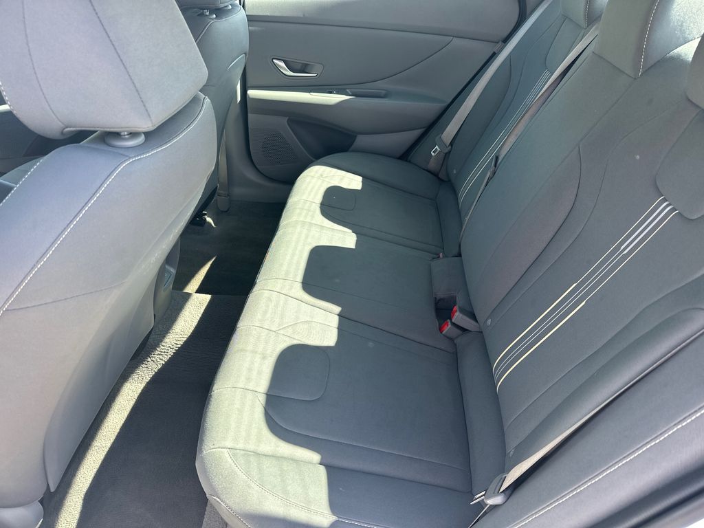 Used 2025 White Hyundai SEL Sport image 20