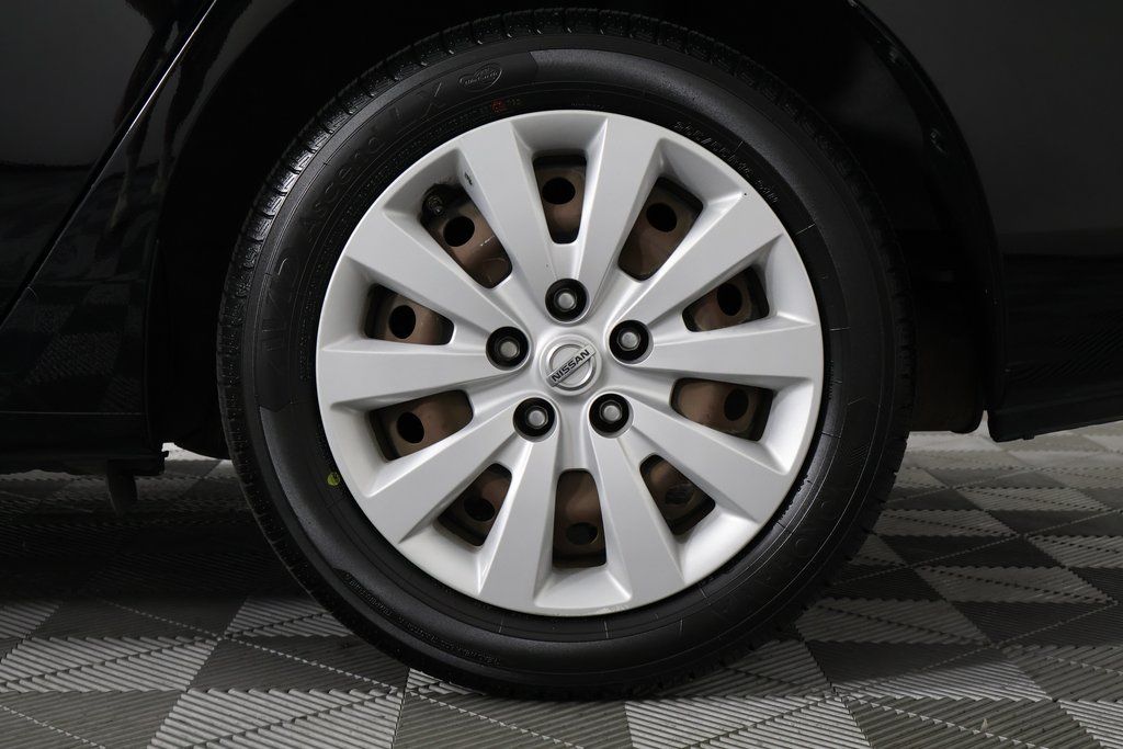 Thumbnail: 2014 Nissan Sentra - 15