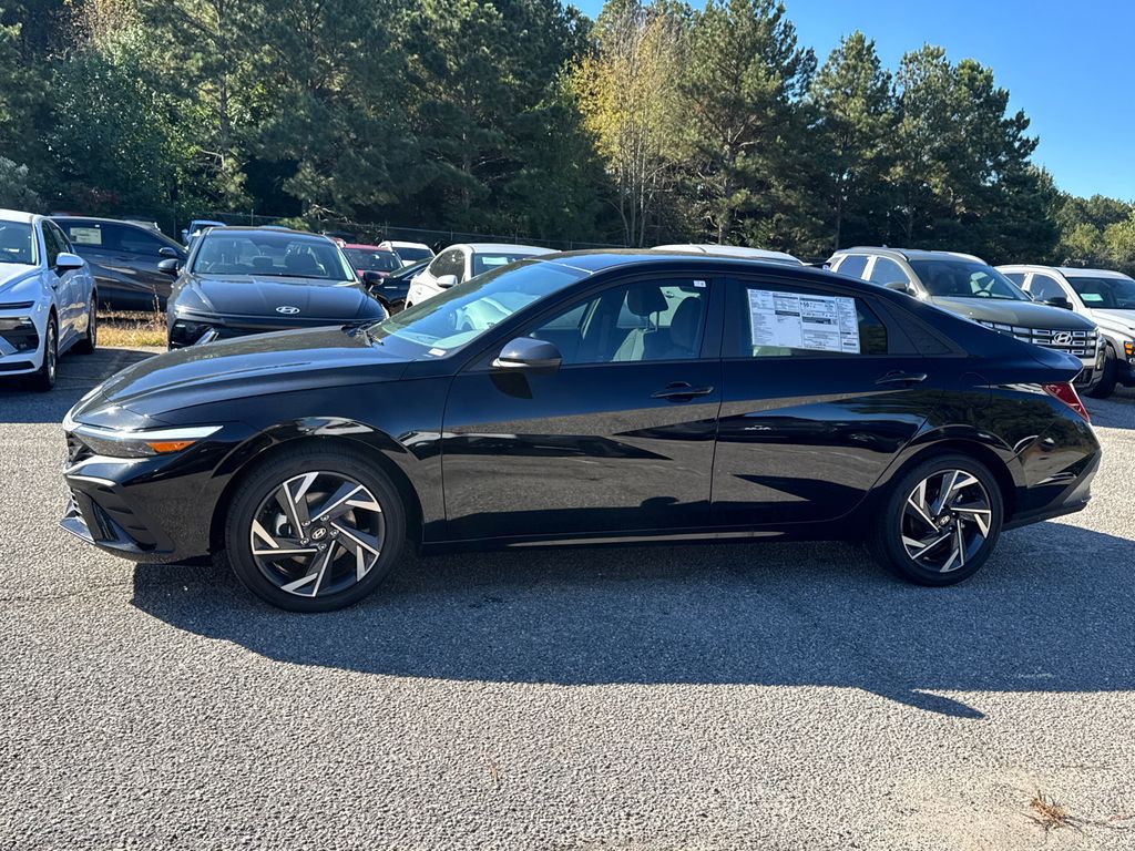2025 Hyundai Elantra Hybrid SEL Sport photo 2