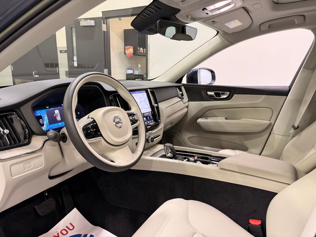 Thumbnail: 2023 Volvo XC60 - 10