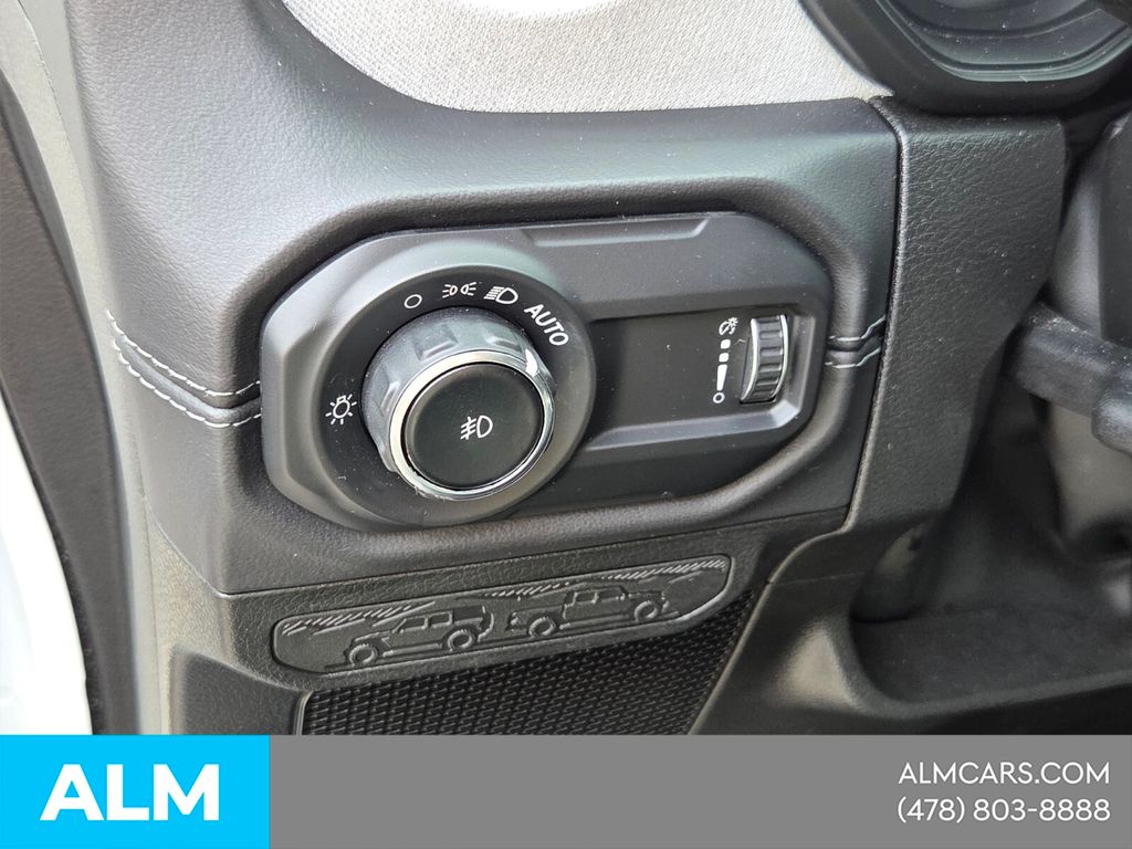 Used 2025 White Jeep Sahara image 26