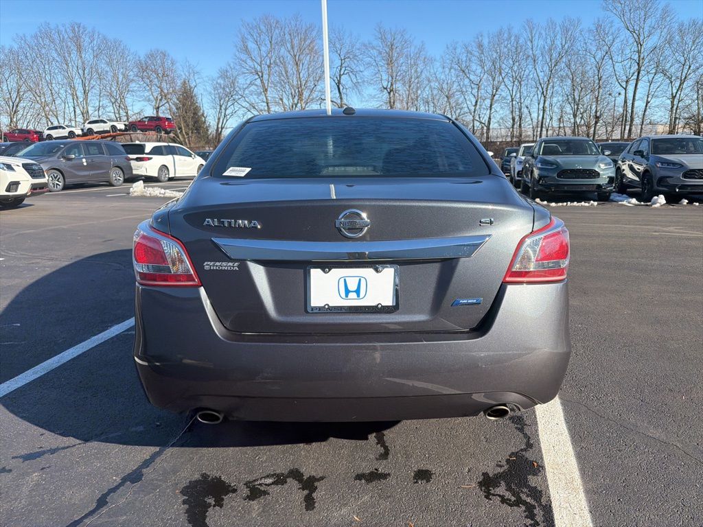 Thumbnail: 2013 Nissan Altima - 4