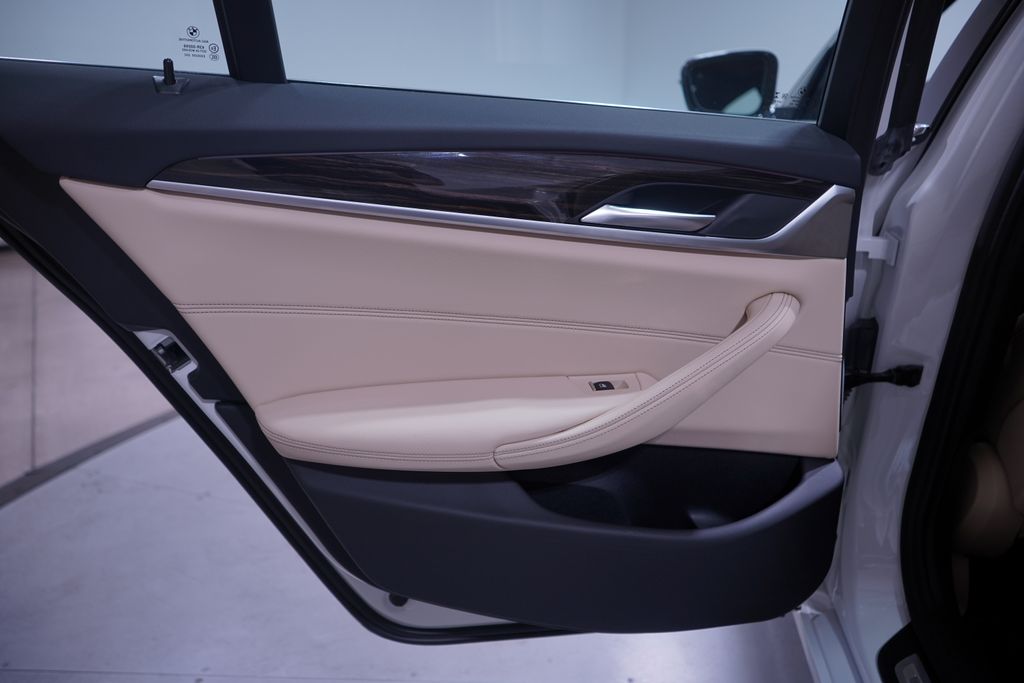 Thumbnail: 2023 BMW 5 Series - 15
