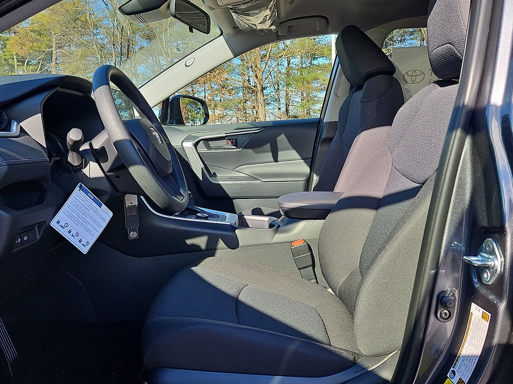 Thumbnail: 2025 Toyota RAV4 - 8