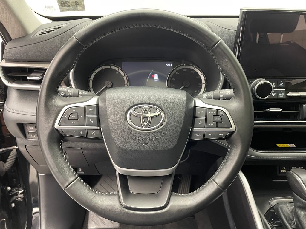 Thumbnail: 2023 Toyota Highlander - 31