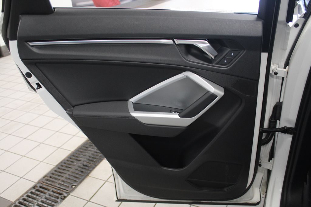 Thumbnail: 2020 Audi Q3 - 21