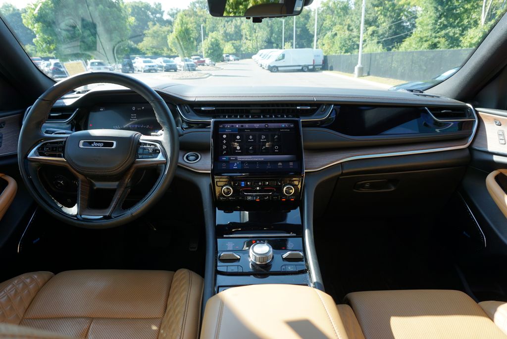Thumbnail: 2022 Jeep Grand Cherokee - 17