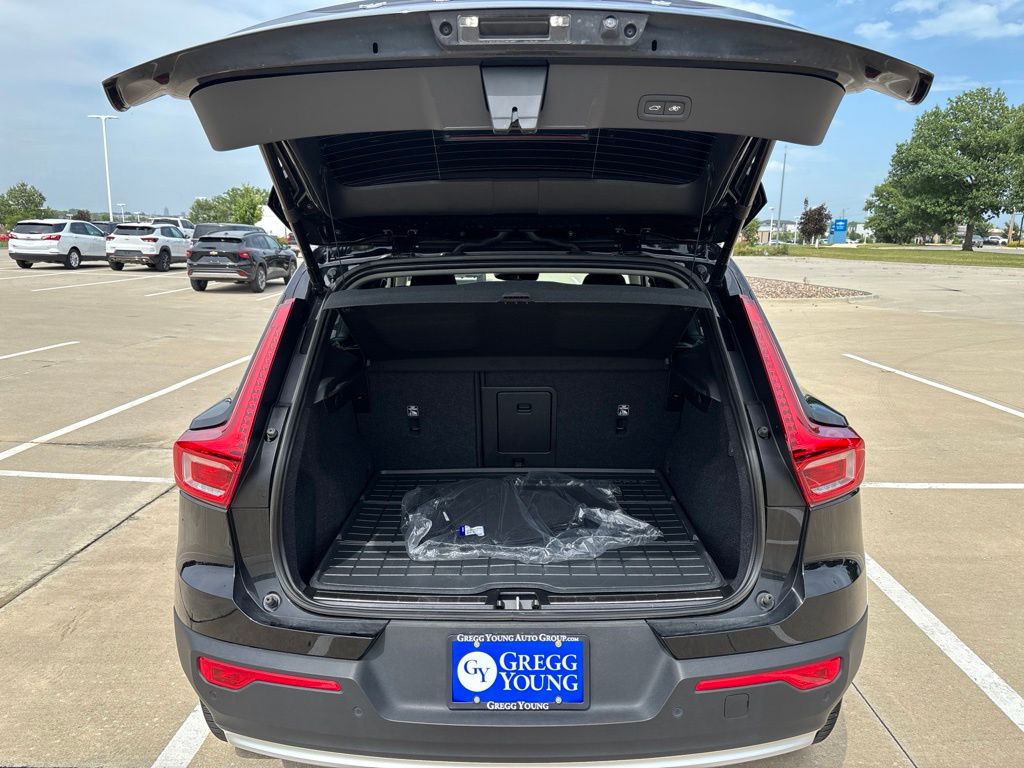 Used 2024 Volvo XC40 SUV