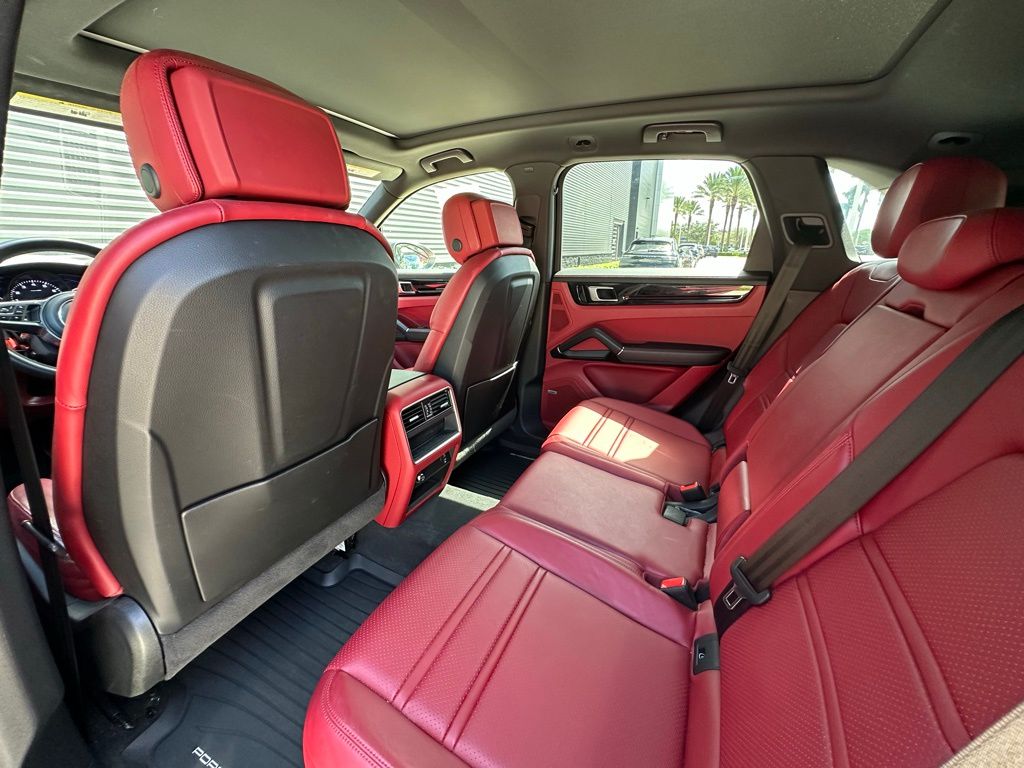 Thumbnail: 2021 Porsche Cayenne - 31