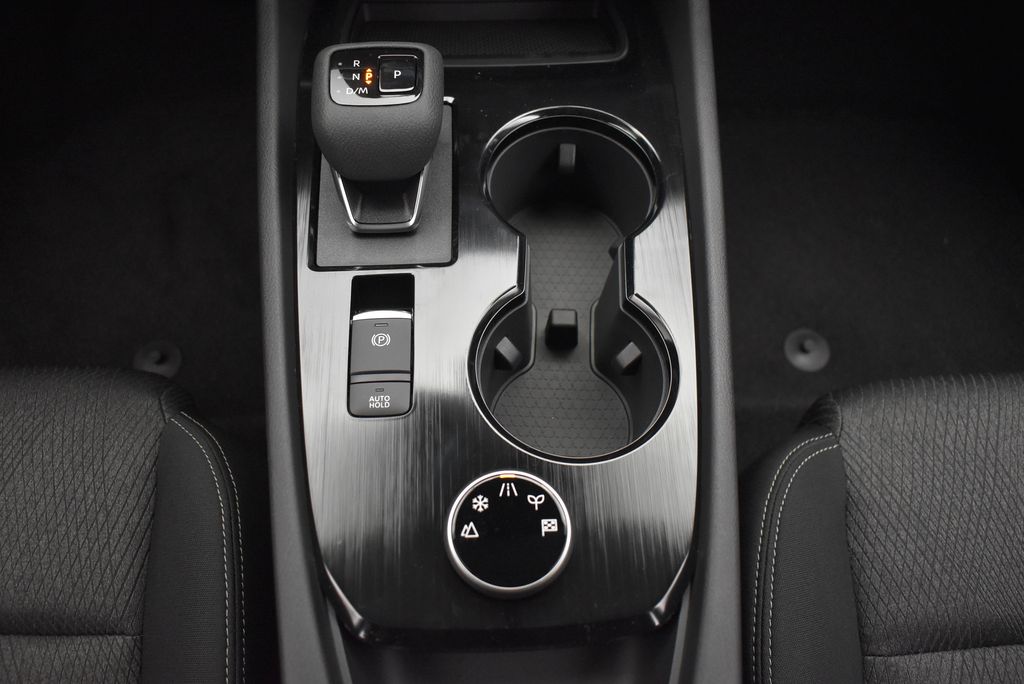 2025 Nissan Rogue SV 27