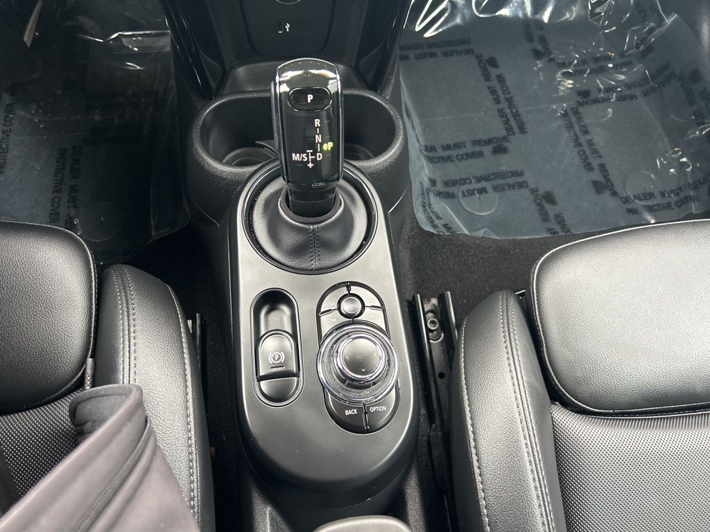 Thumbnail: 2022 MINI Cooper - 10